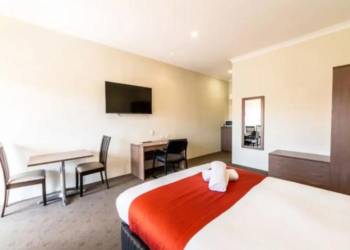Parkes International Motor Inn
