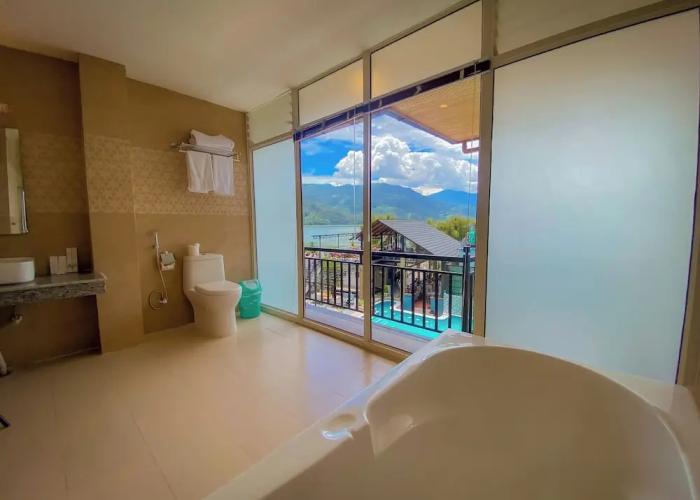 Majestic Lake Front Hotel & Suites