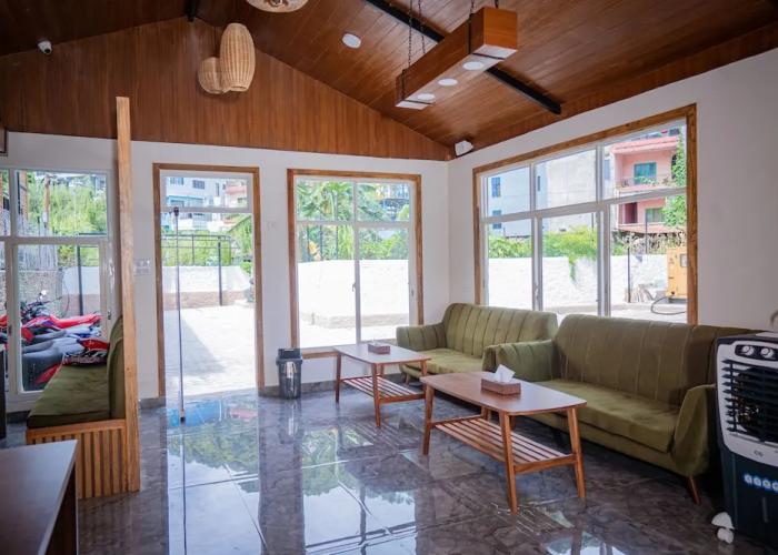 Majestic Lakefront Hotel & Suites