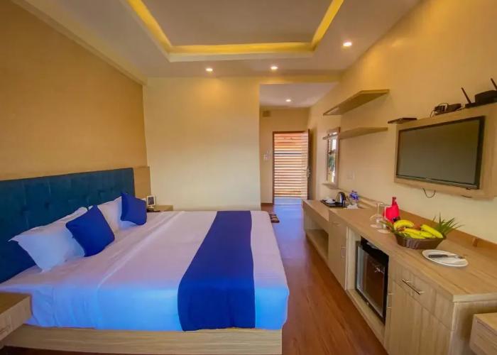 Majestic Lakefront Hotel & Suites
