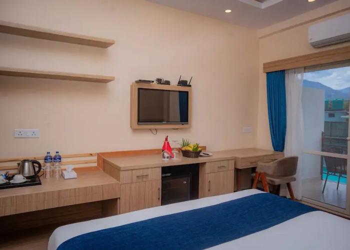 Majestic Lakefront Hotel & Suites