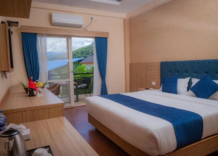 Majestic Lakefront Hotel & Suites