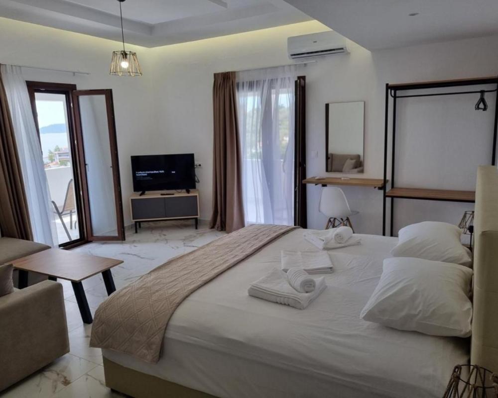 фото MANGO Skiathos