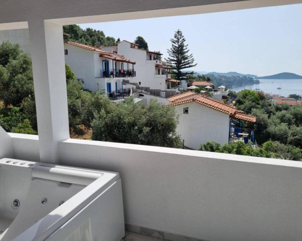 фото MANGO Skiathos