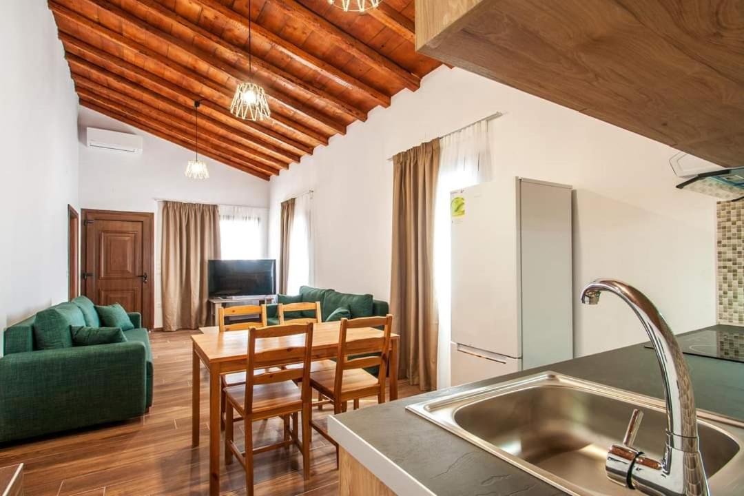 фото MANGO Skiathos