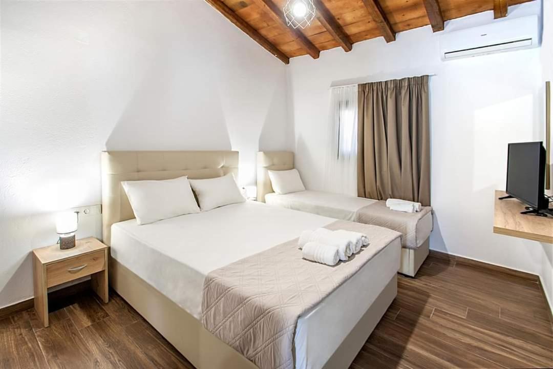 фото MANGO Skiathos