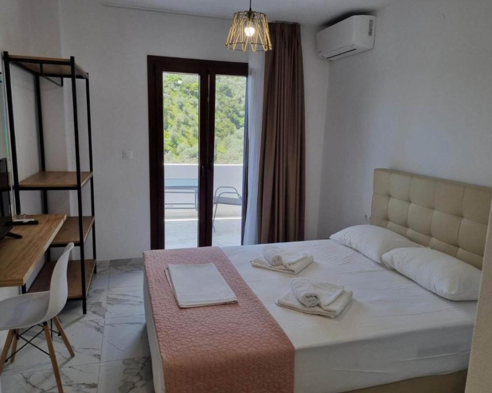 фото MANGO Skiathos