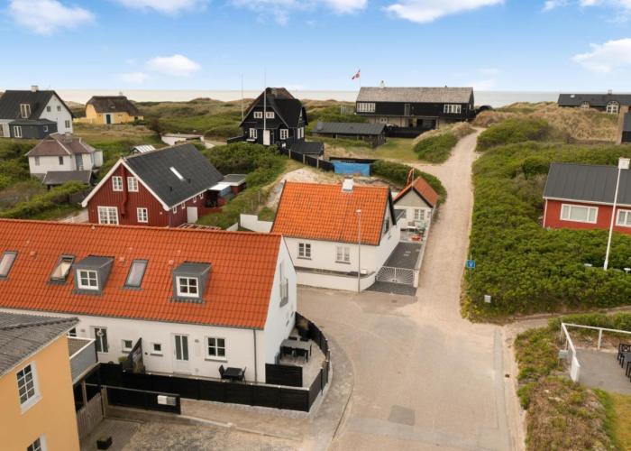 Beautiful two-storey, central holiday home - Damgrdsvej 15a