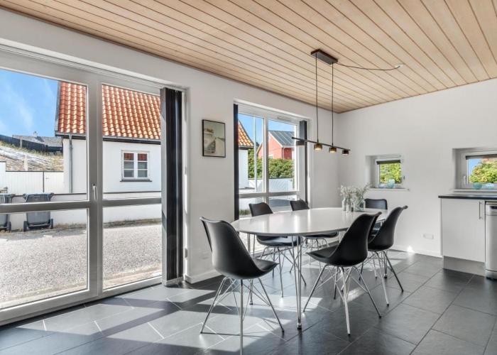 Beautiful two-storey, central holiday home - Damgrdsvej 15a