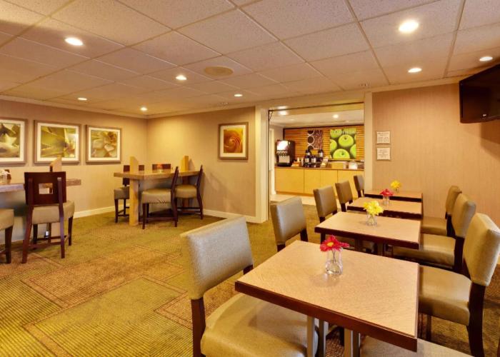 La Quinta Inn & Suites by Wyndham Plattsburgh