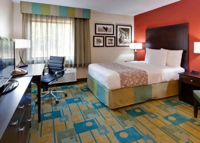 La Quinta Inn & Suites by Wyndham Plattsburgh