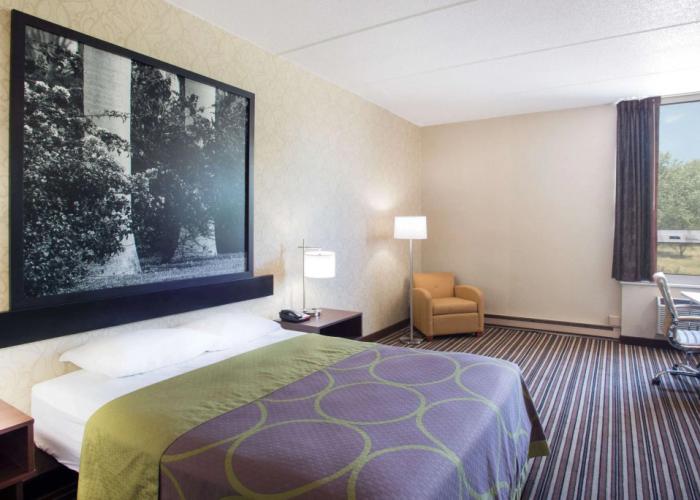 Super 8 by Wyndham Plattsburgh