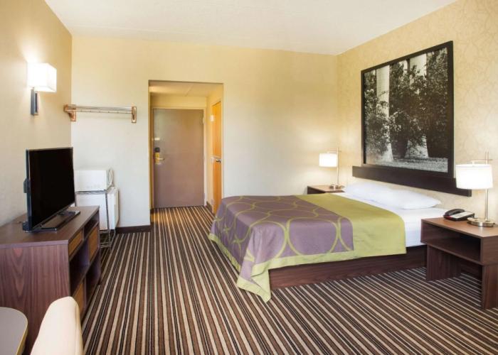 Super 8 by Wyndham Plattsburgh