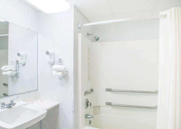 Super 8 by Wyndham Plattsburgh