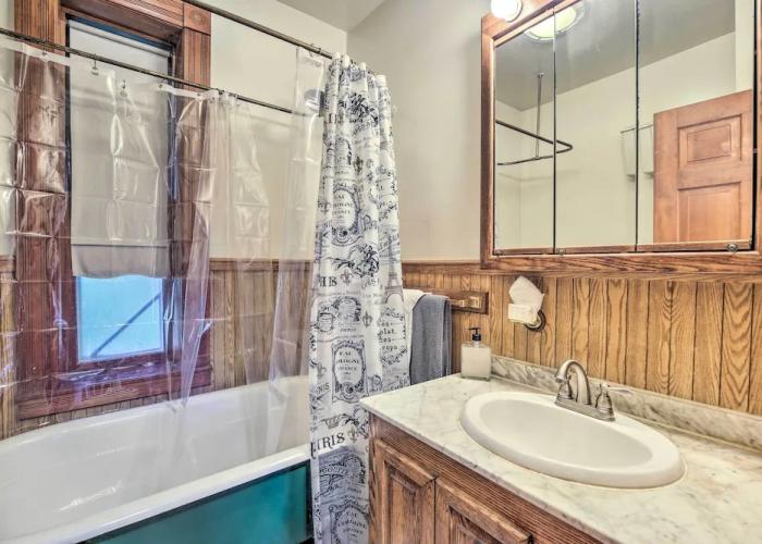 Historic Apartment - Half Mi to Lake Champlain!