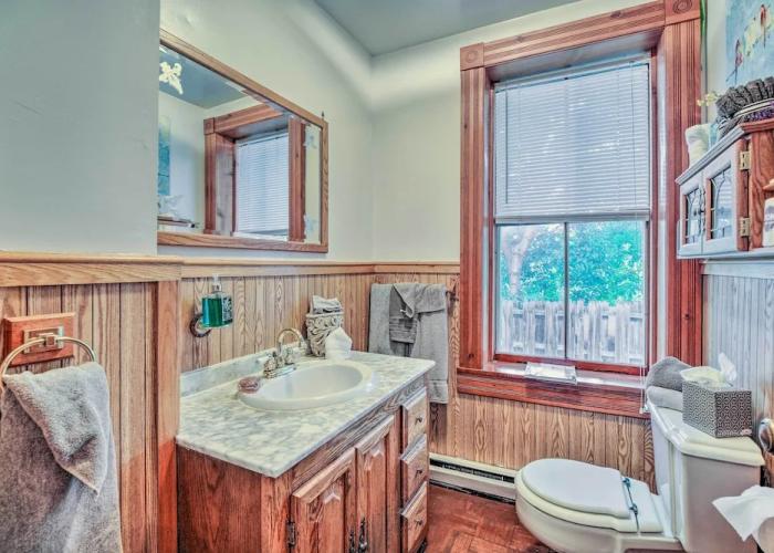 Historic Apartment - Half Mi to Lake Champlain!