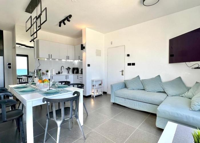 GW945 Gugel Waves Amazing Seaview Apartments