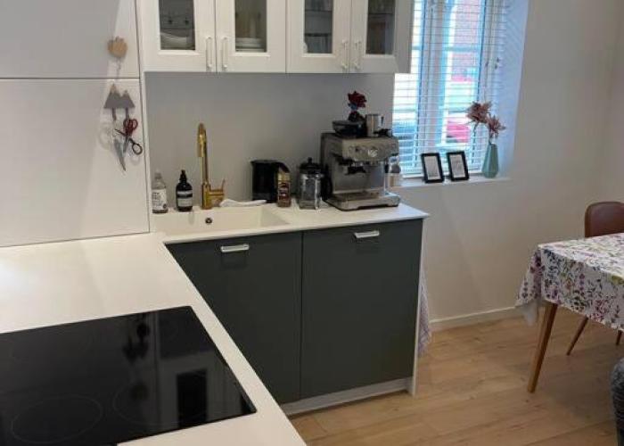 Hyggeligt lille byhus lige mellem havnen og bytorv