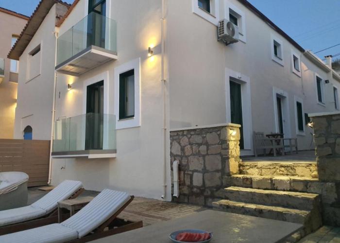 Thalassa Apartments