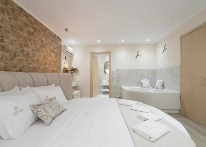 LUXURY VILLAS ELENI STEFI