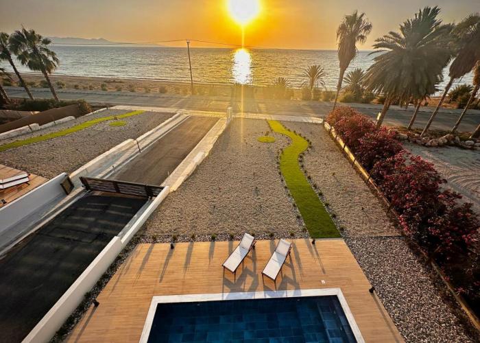 Santa Barbara Seafront villas w jacuzzi pool