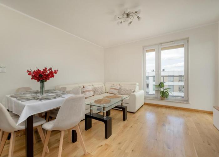 Exceptional Apartment with Parking for 6 Guests by Noclegi Renters