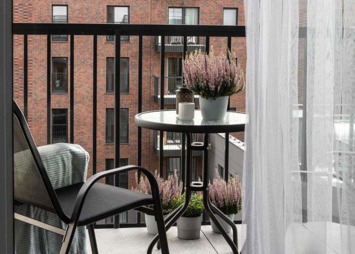 NEW #Madalińskiego57 - city center, new bulding, 2 bedrooms, 2x double beds and a fold-out sofa, separate kitchen, air conditioning, balcony, underground parking, self check in 24h, internet, Netflix, coffee machine, washing machine,1 km to the railway