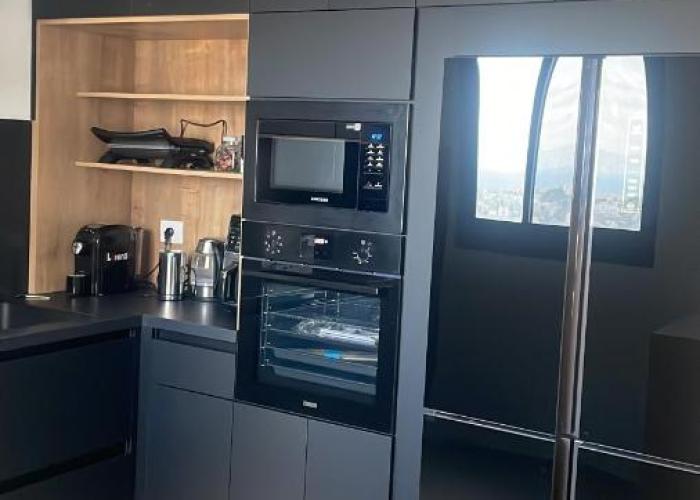 The Luxury Golden Gate Apartment, Akka
