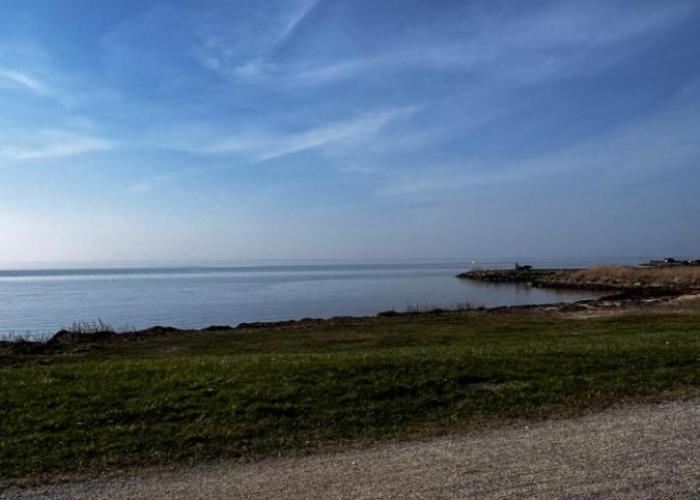 Hyggeligt hus ved fjord og by