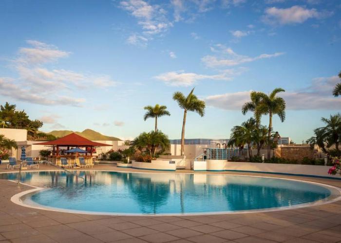 Optimum Oasis - Royal Retreats at Maho Beach Studio
