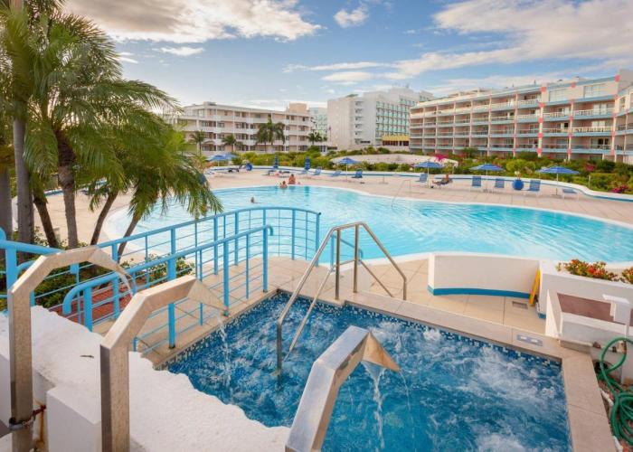 Paradise Perch - Royal Retreats at Maho Beach