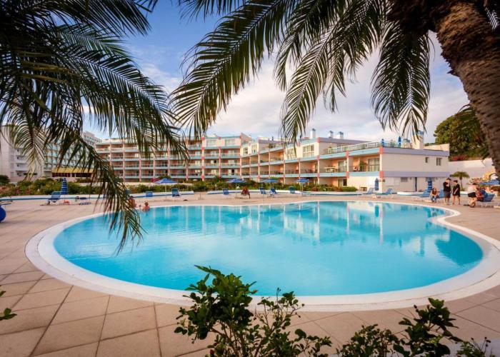 Paradise Perch - Royal Retreats at Maho Beach