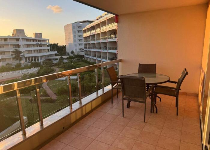 Paradise Perch - Royal Retreats at Maho Beach