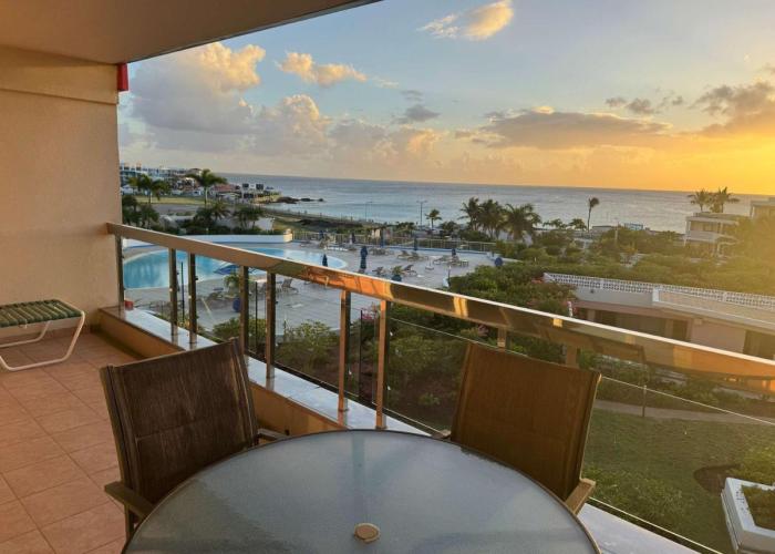 Paradise Perch - Royal Retreats at Maho Beach