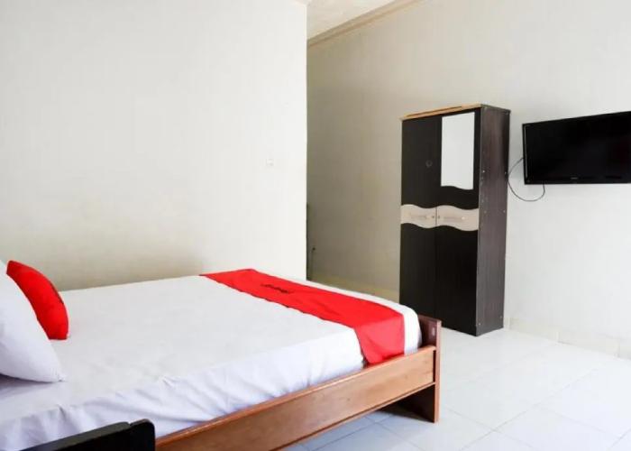 RedDoorz near Mutiara SIS Al Jufrie Airport Palu