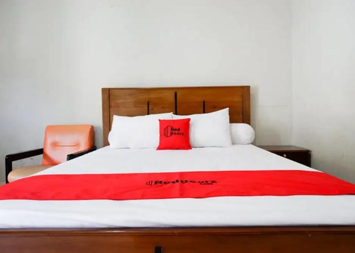 RedDoorz near Mutiara SIS Al Jufrie Airport Palu