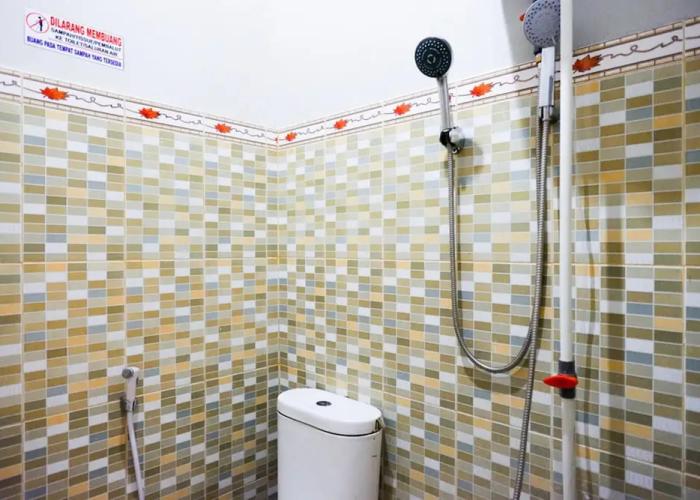 RedDoorz near Mutiara SIS Al Jufrie Airport Palu