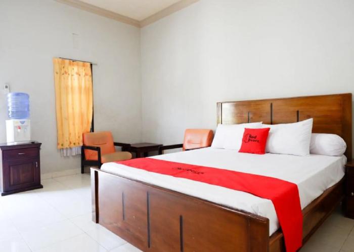 RedDoorz near Mutiara SIS Al Jufrie Airport Palu