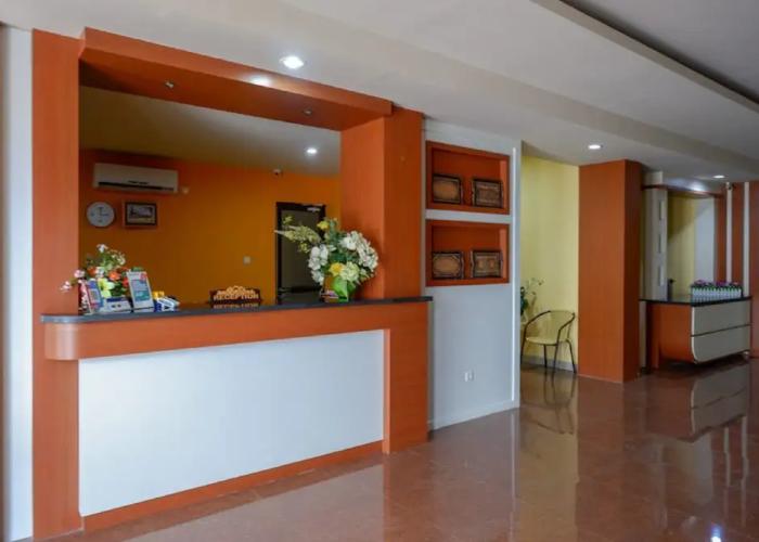 RedDoorz Plus @ Cameloan Hotel Palu
