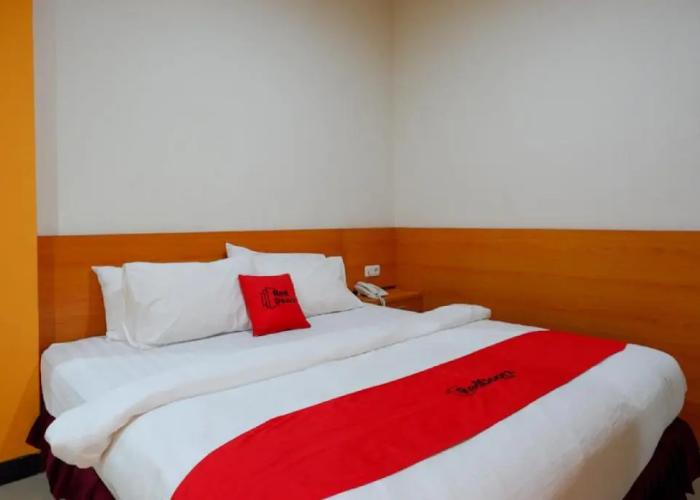 RedDoorz Plus @ Cameloan Hotel Palu