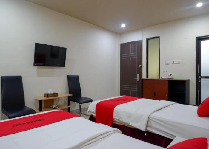 RedDoorz Plus @ Cameloan Hotel Palu