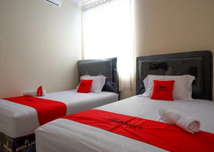 RedDoorz near Millenium Waterpark Palu