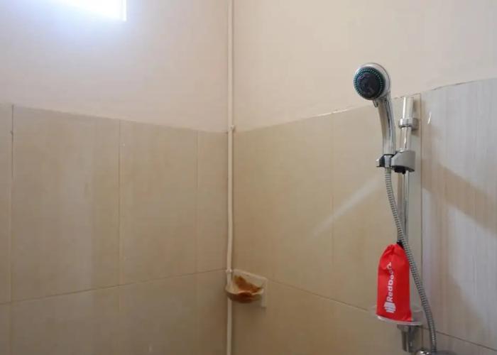 RedDoorz near Millenium Waterpark Palu