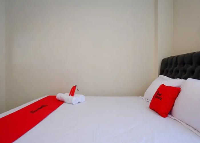 RedDoorz near Millenium Waterpark Palu