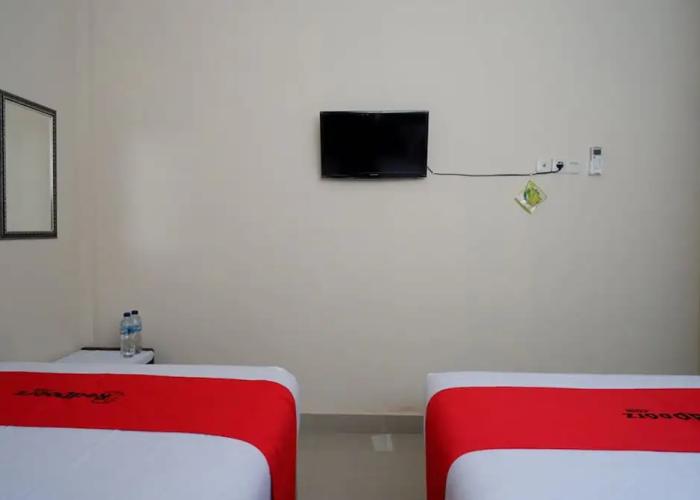RedDoorz near Millenium Waterpark Palu