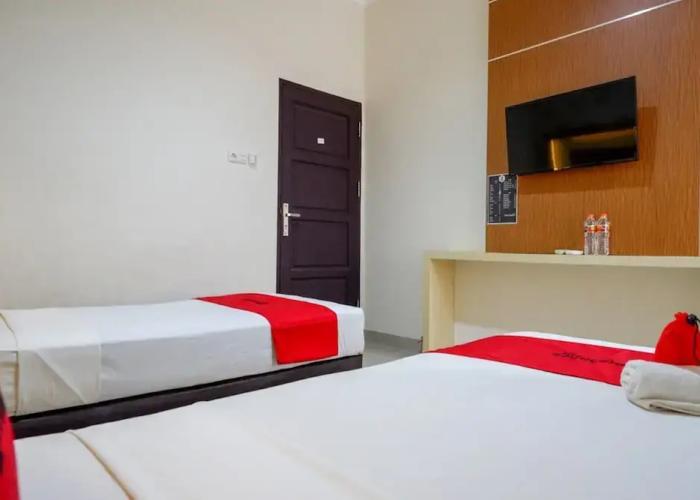 RedDoorz @ Hotel Bumi Palupy