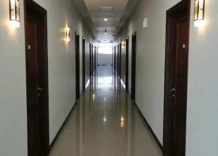Lucky Hotel Palu