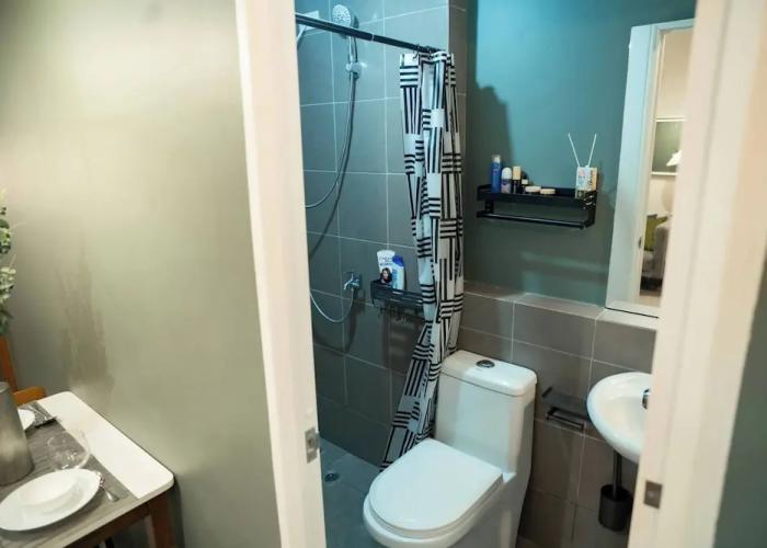 2-bedroom Elegant Condo With Sunrise & Mountain View