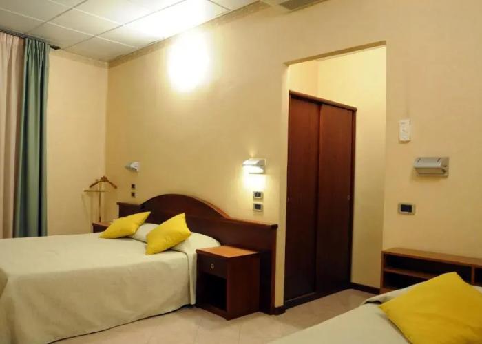 Hotel Button