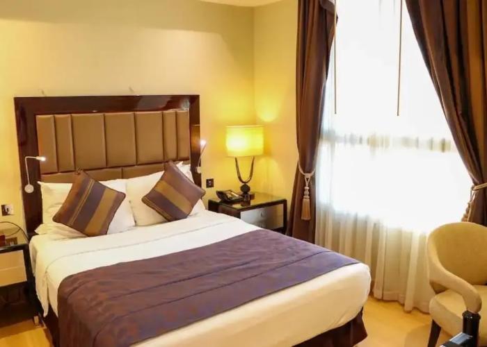 Premium Strato Hotel